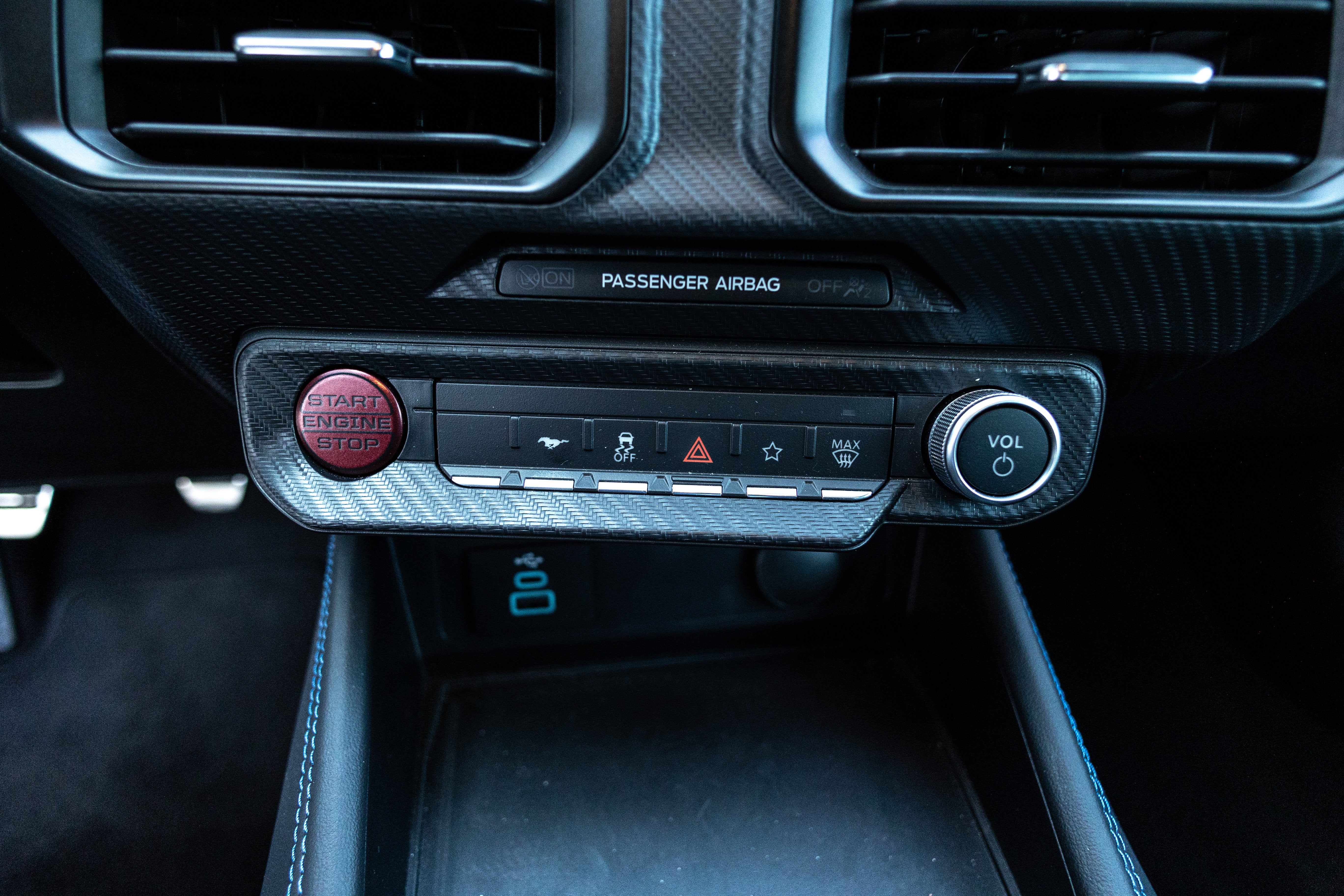 2025 Ford Mustang Dark Horse