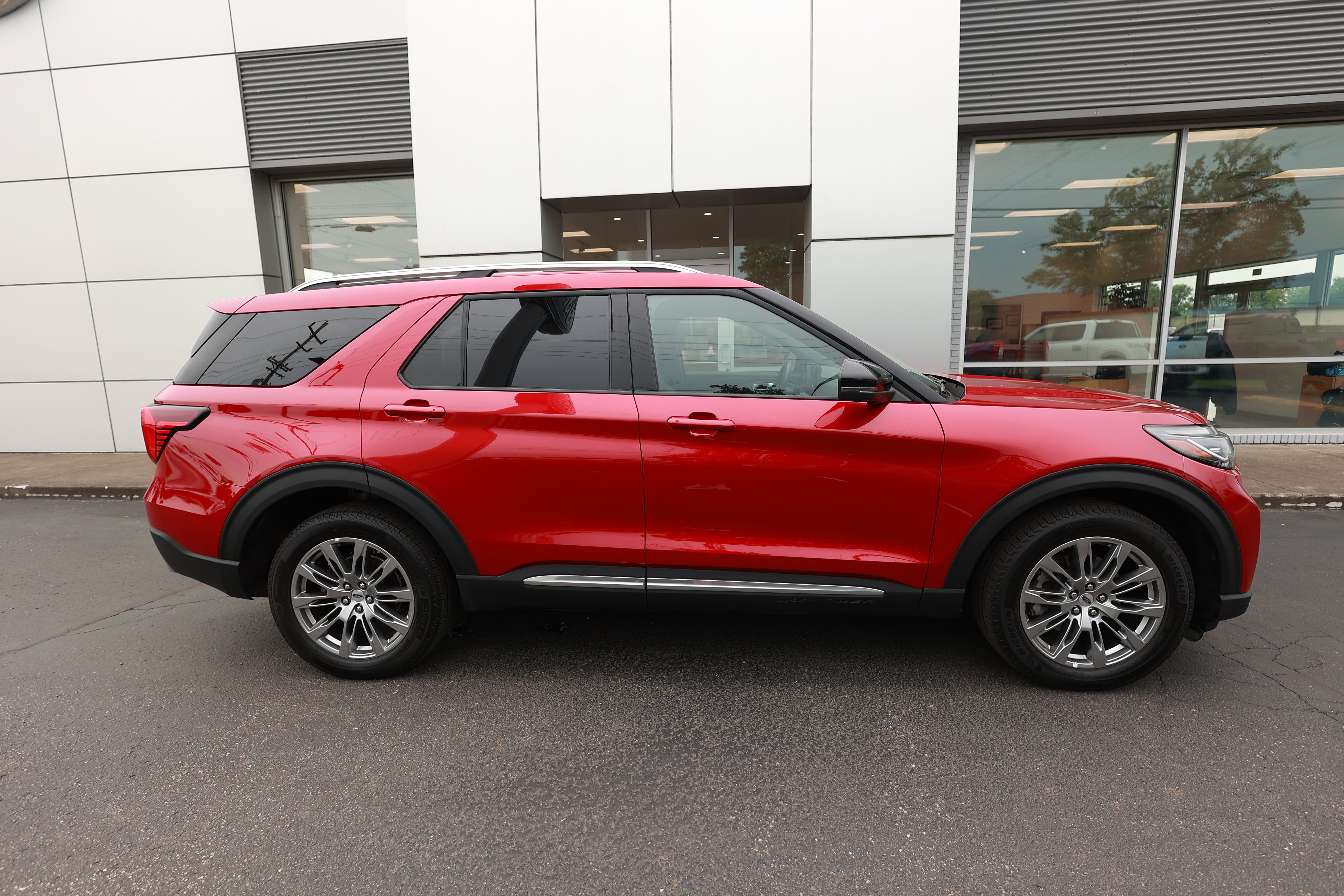 2025 Ford Explorer Platinum