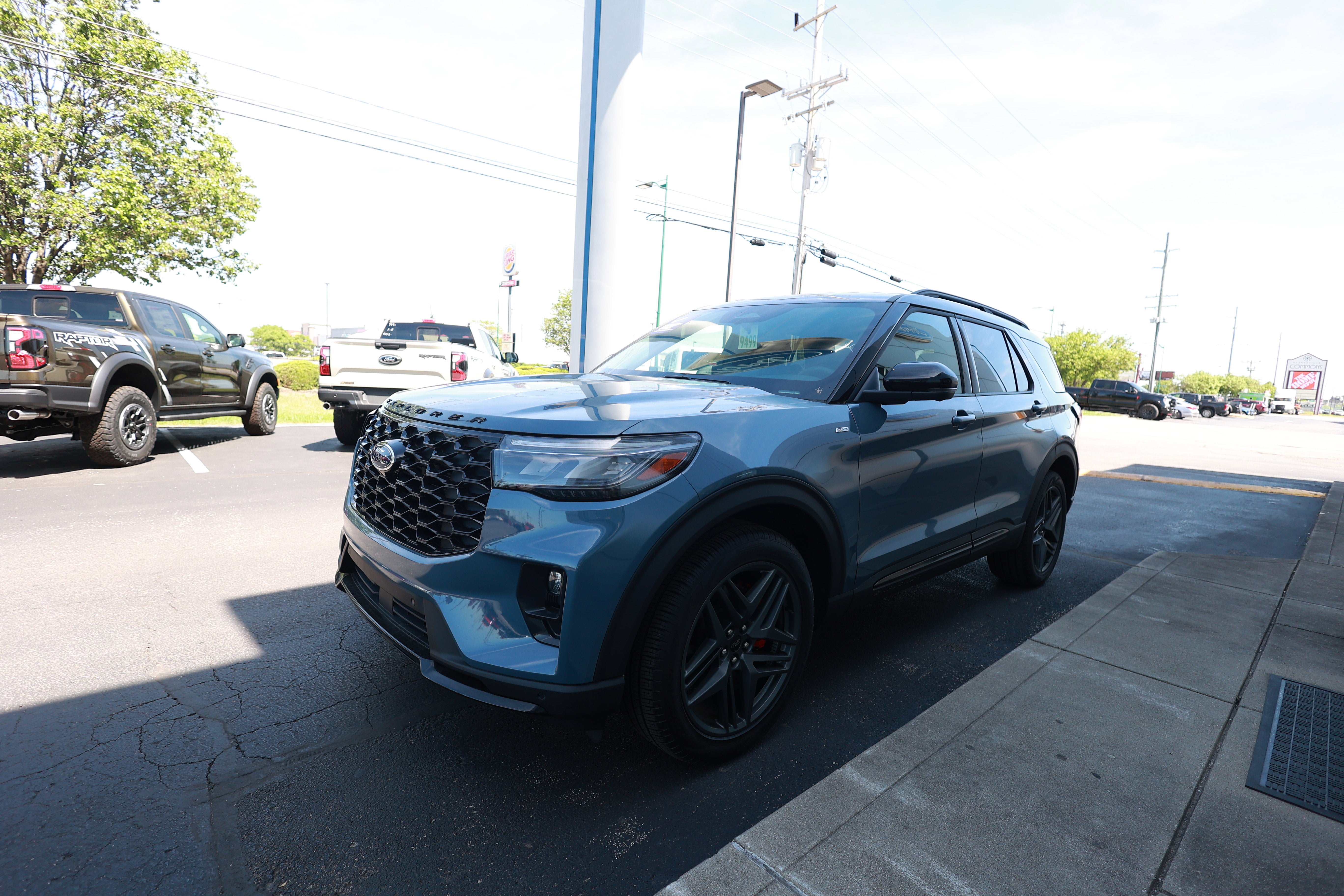 2025 Ford Explorer ST-Line