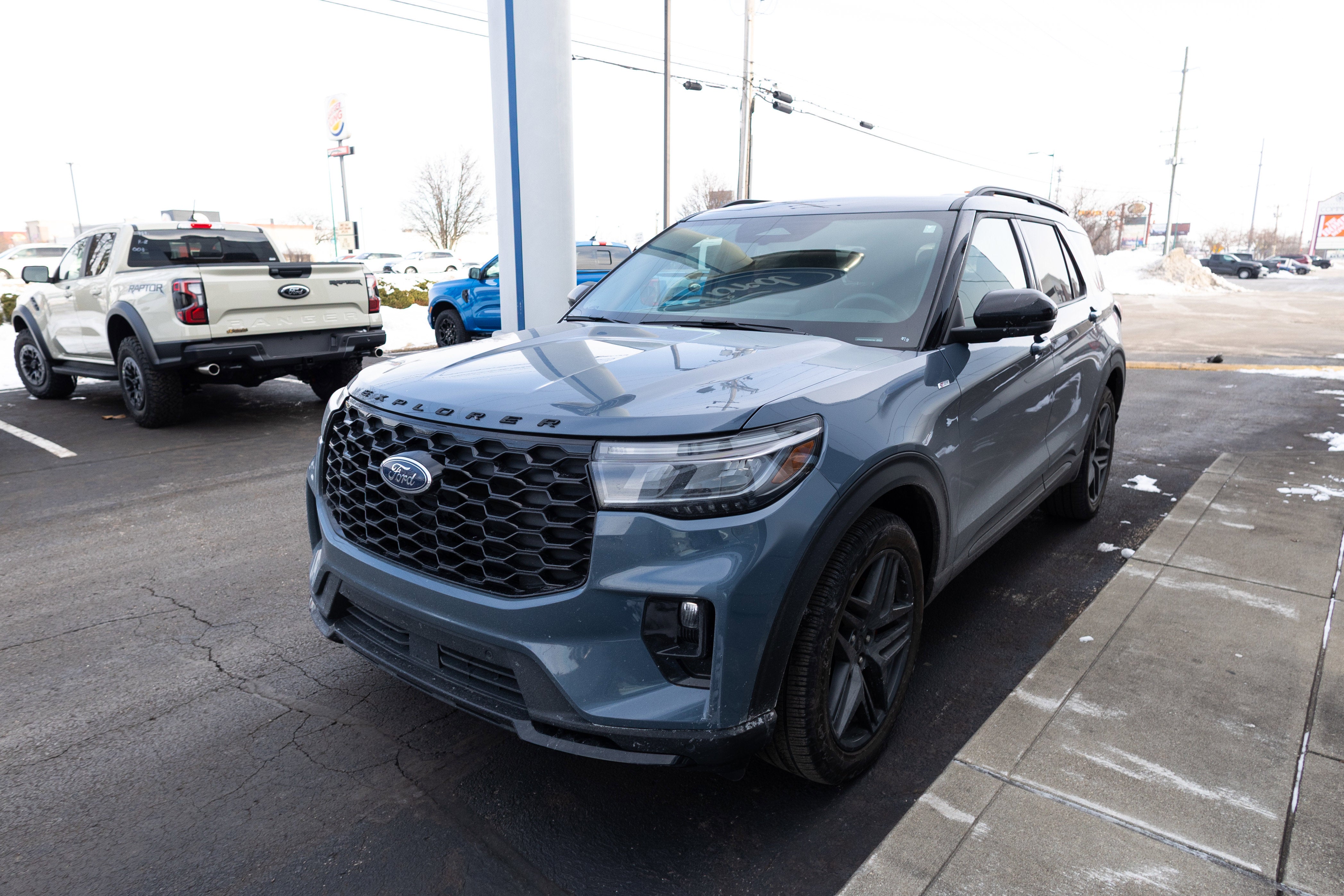 2025 Ford Explorer ST-Line