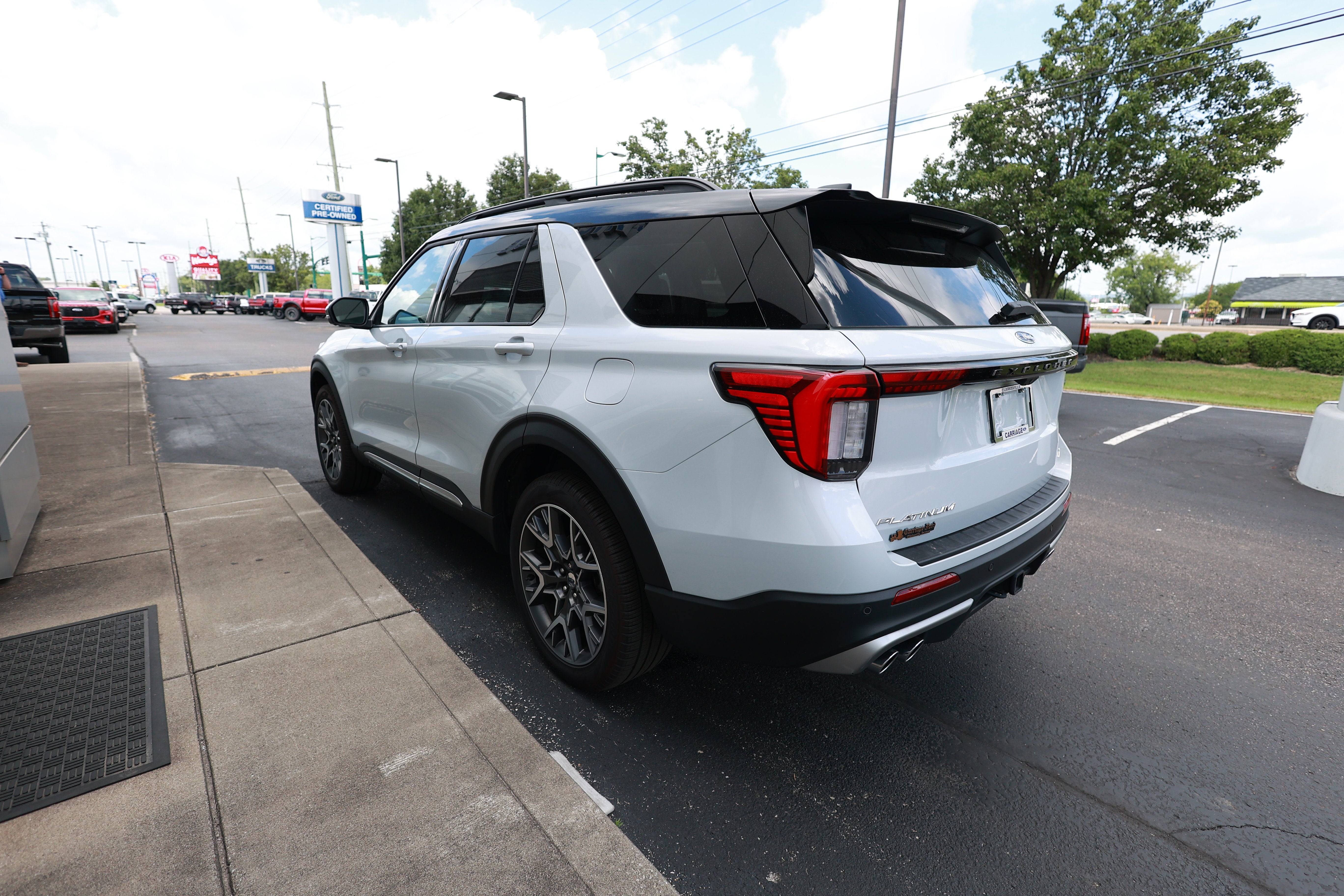 2025 Ford Explorer Platinum