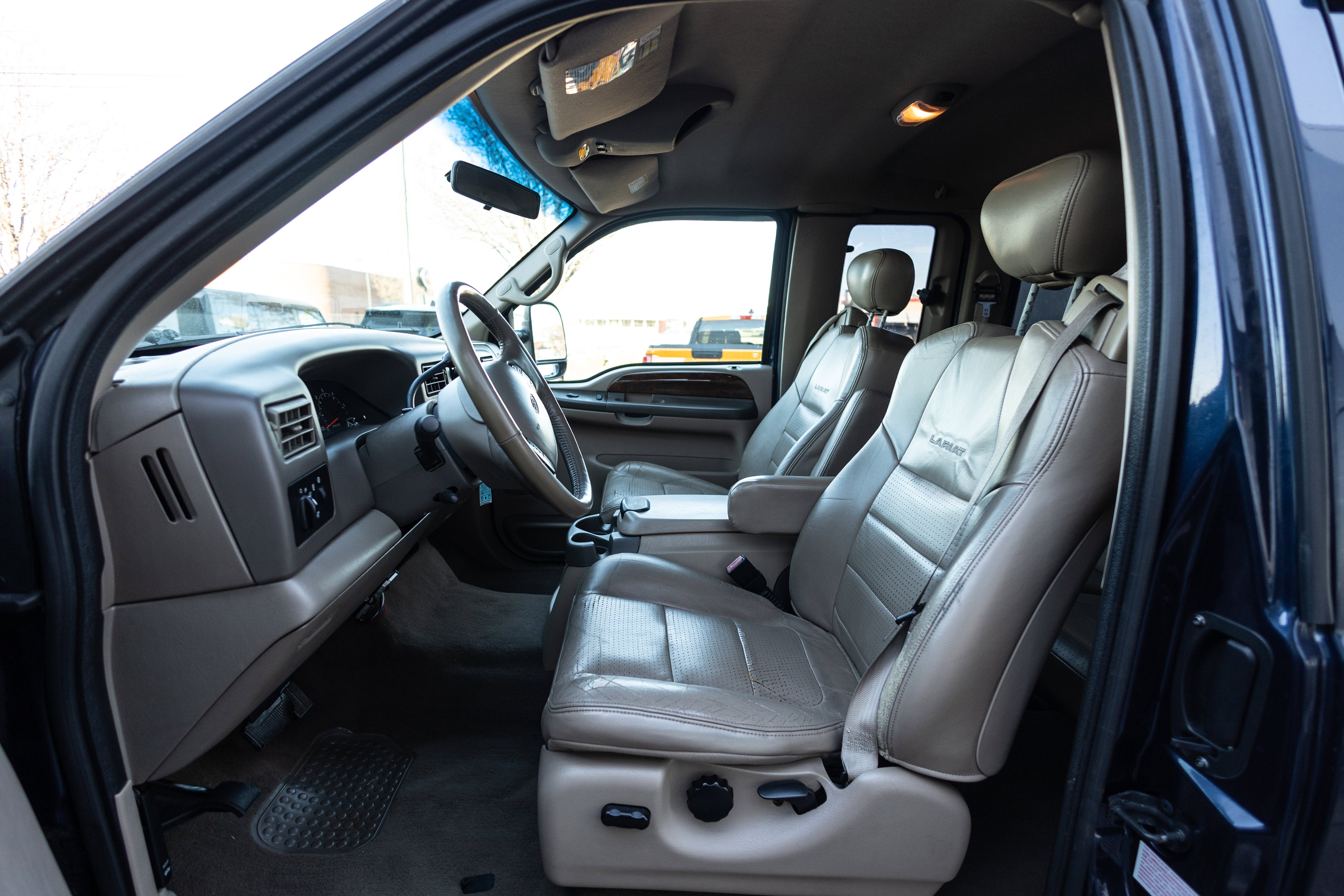 2001 Ford Super Duty F-250 Lariat